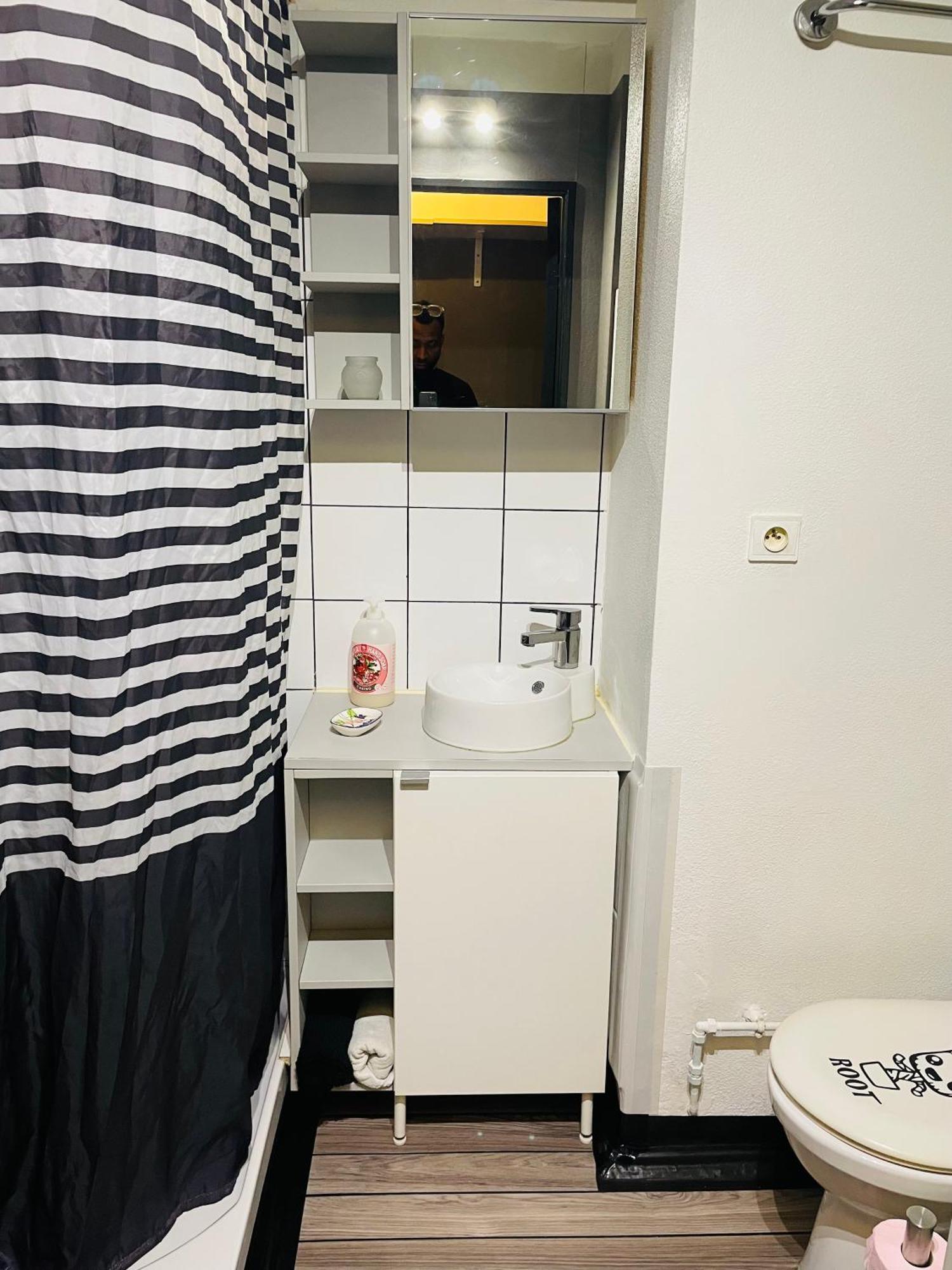 Comfortable Studio In Clichy Buitenkant foto